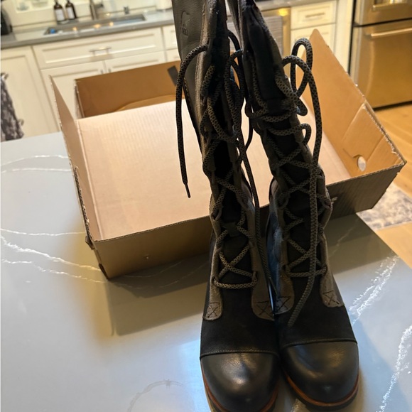 Sorel Black and Gray Wedge Boots - Picture 2 of 6